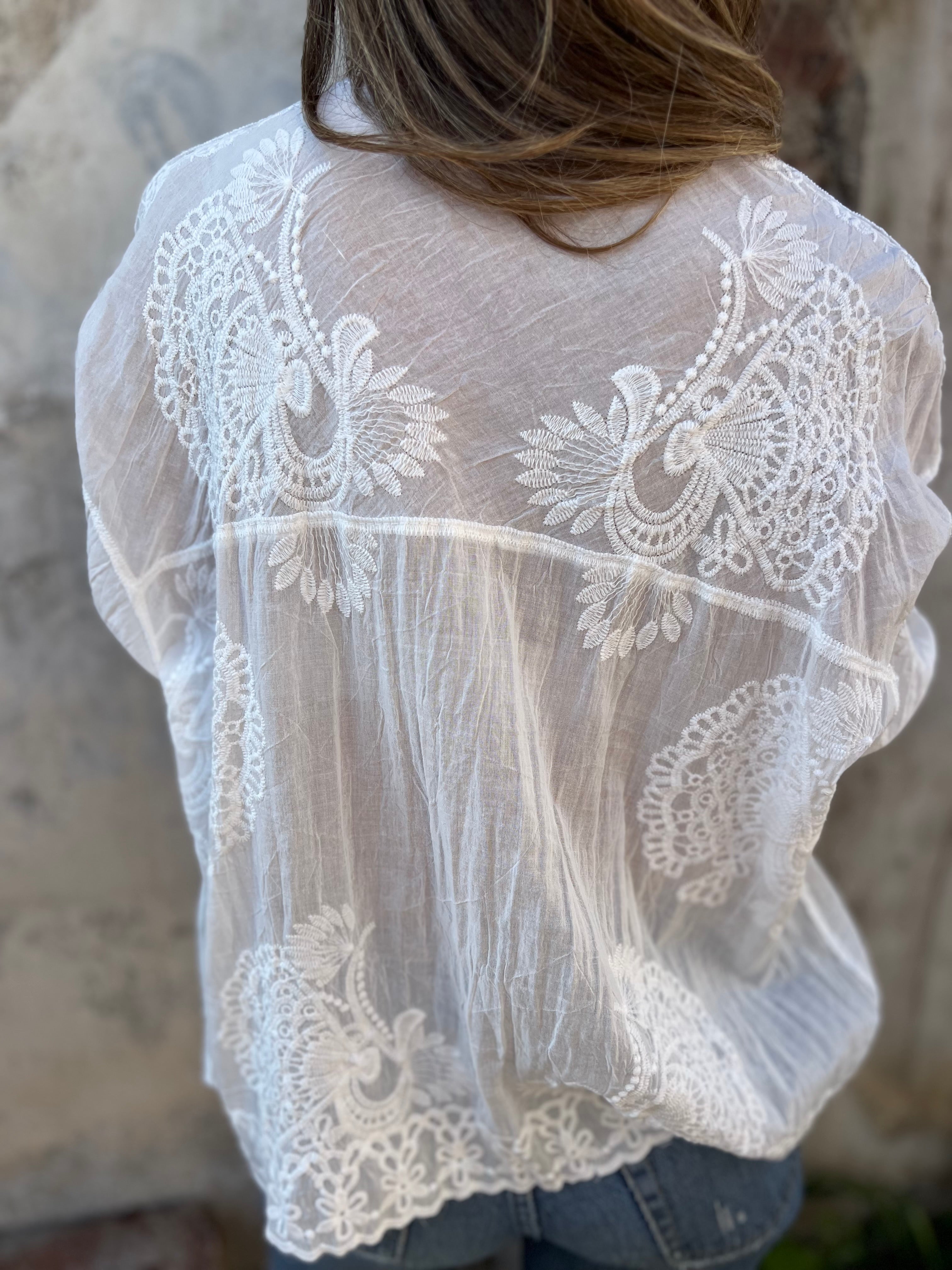 Chemisier Brodé | Look Élégant et Décontracté | Design Raffiné et Détails Brodés