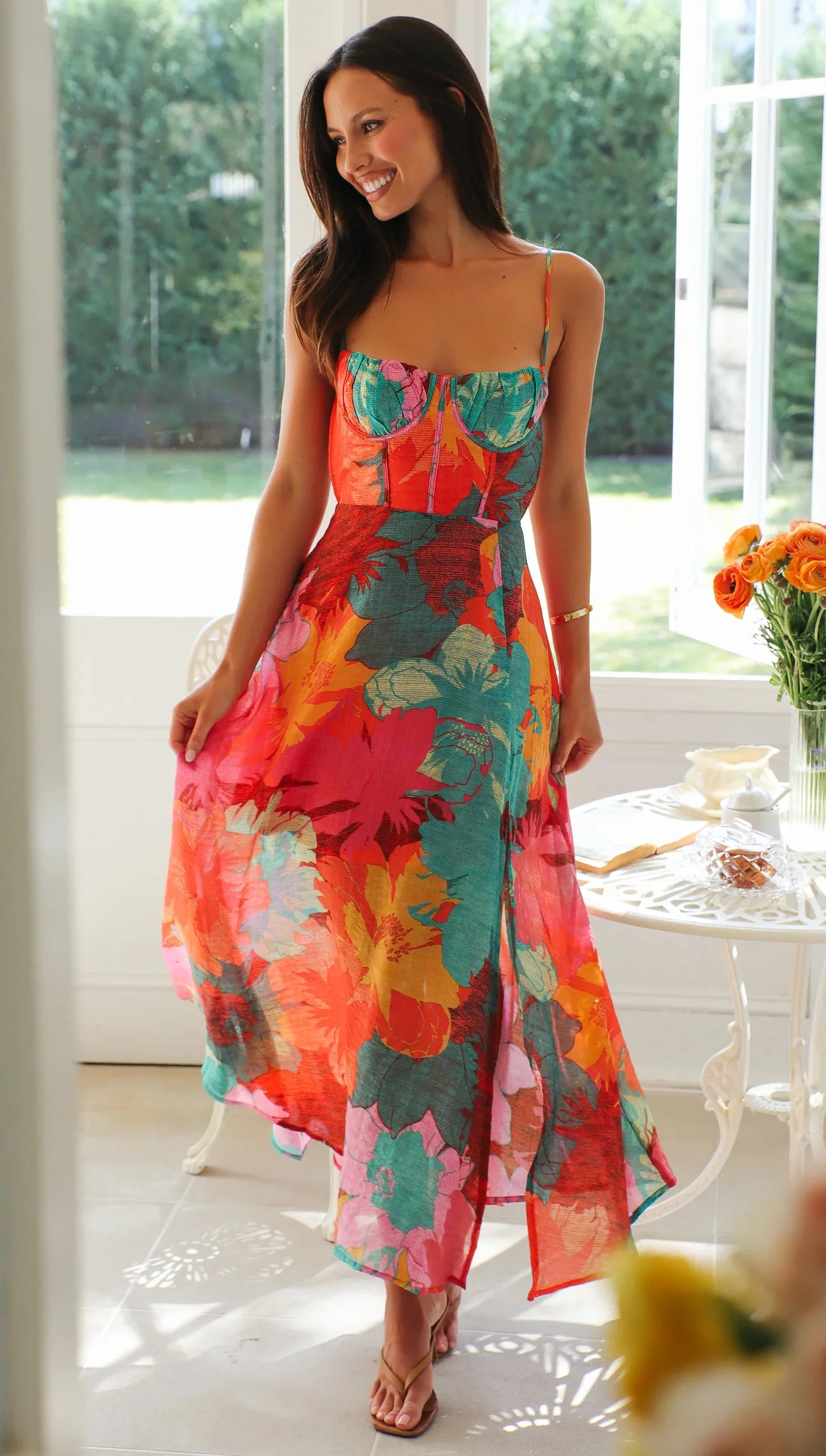 Robe longue d'été pour femmes | Look d'été | Détails floraux sur les bretelles