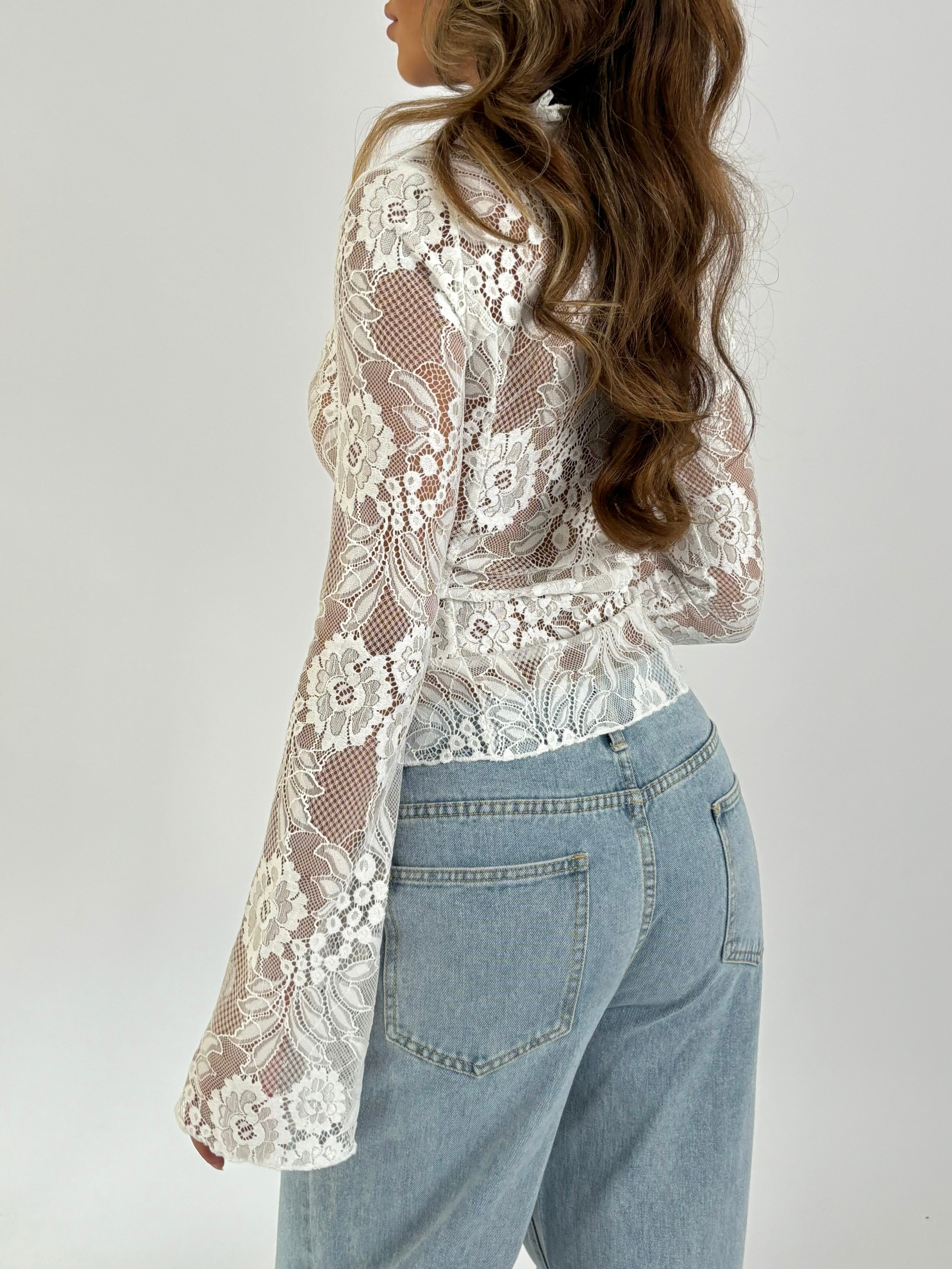 Top en Dentelle | Look Élégant et Féminin | Design Léger et Aéré