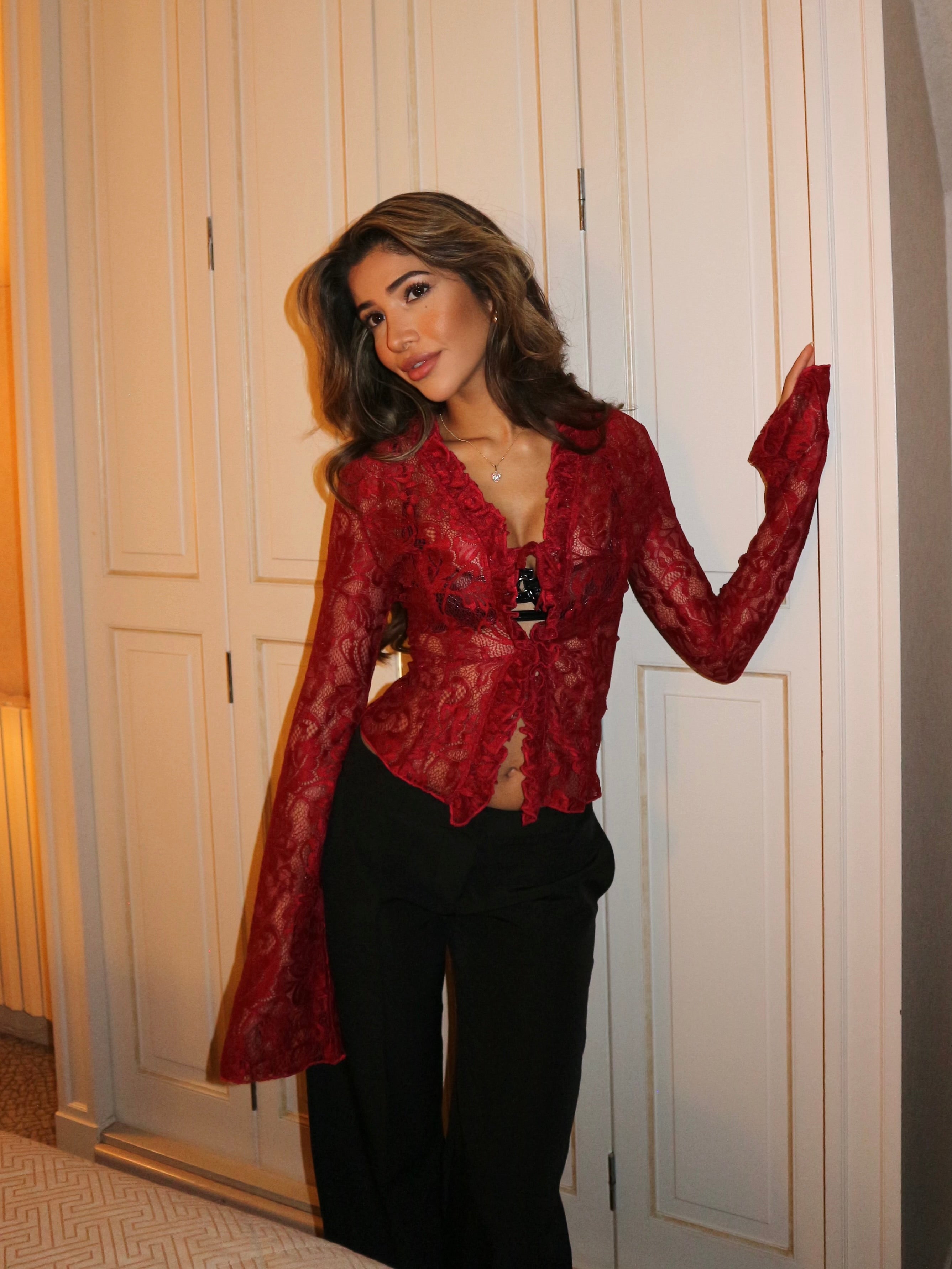 Top en Dentelle | Look Élégant et Féminin | Design Léger et Aéré