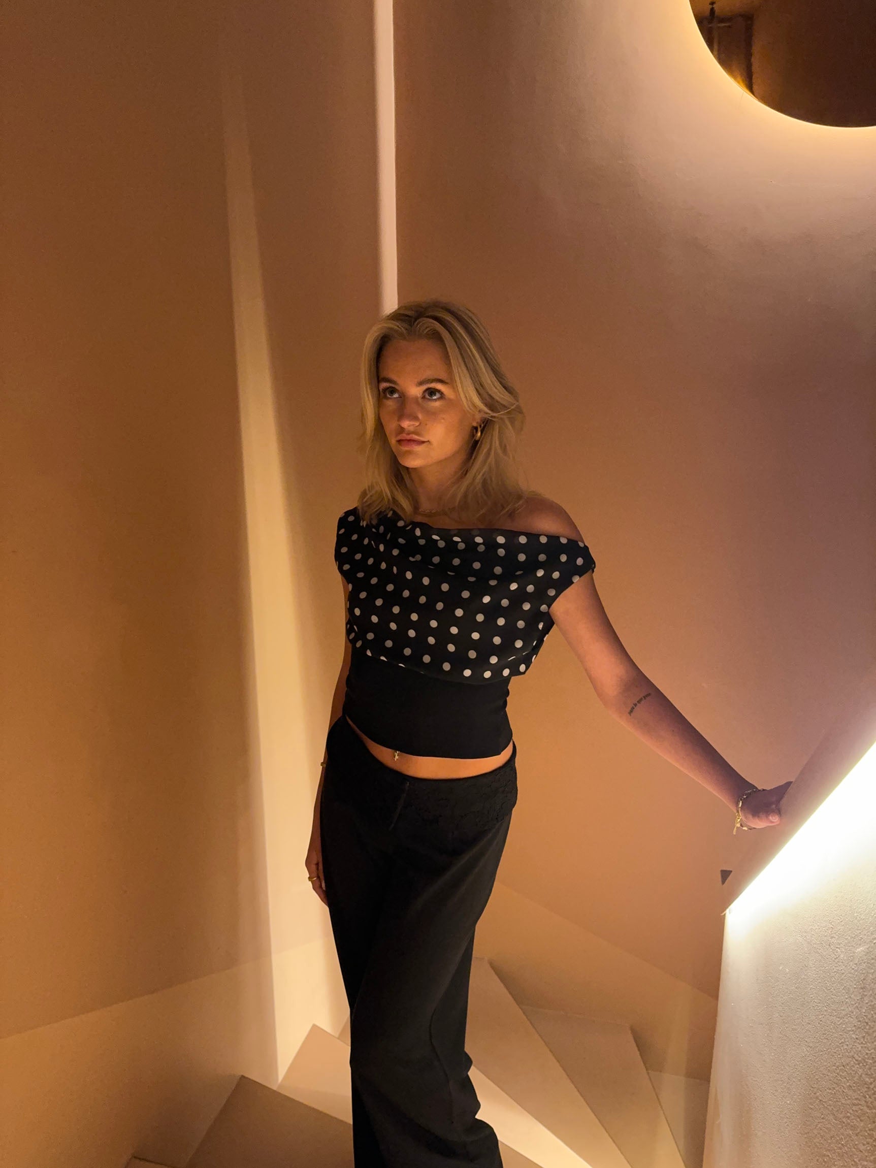 Top à Pointillés Femme | Léger & Stylé | Coupe Flatteuse avec Motif à Pois pour Tenues Décontractées ou Chic