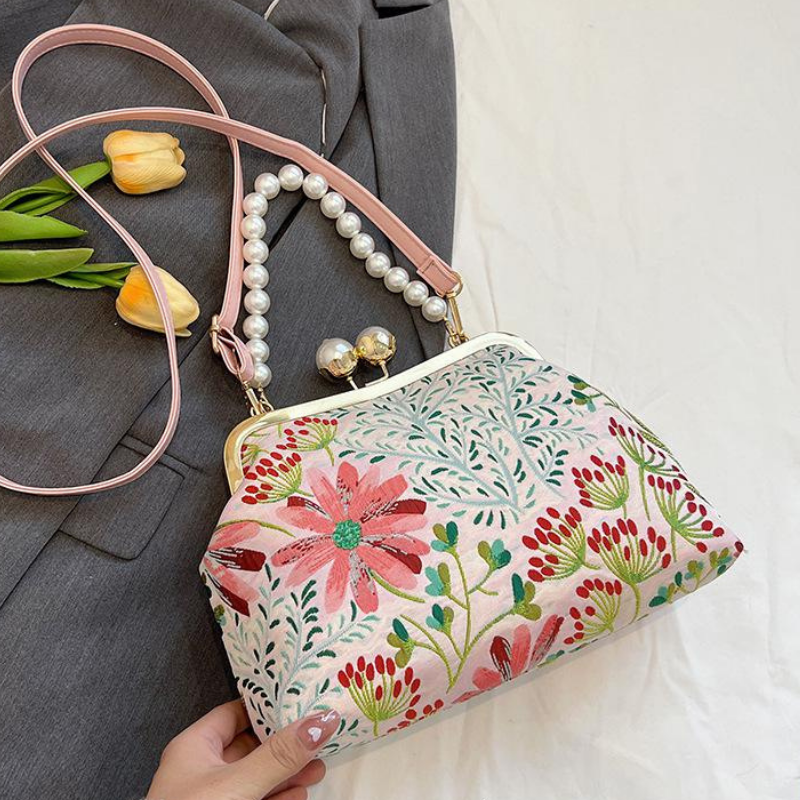 Rose Pearl Clutch – L'Élégance Intemporelle