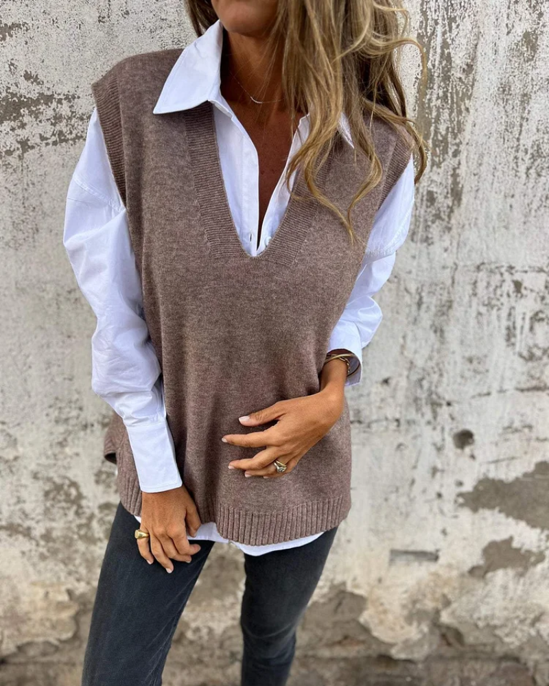 Pull sans manches en maille taupe col V