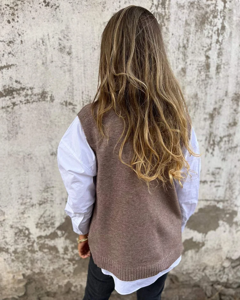 Pull sans manches en maille taupe col V