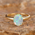 Bague Femme à Pierre Ovale aux Reflets Colorés