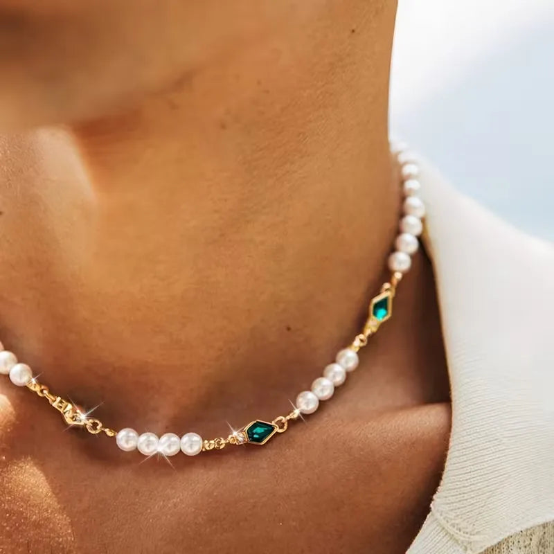 Collier Femme à Pendentif Élégant