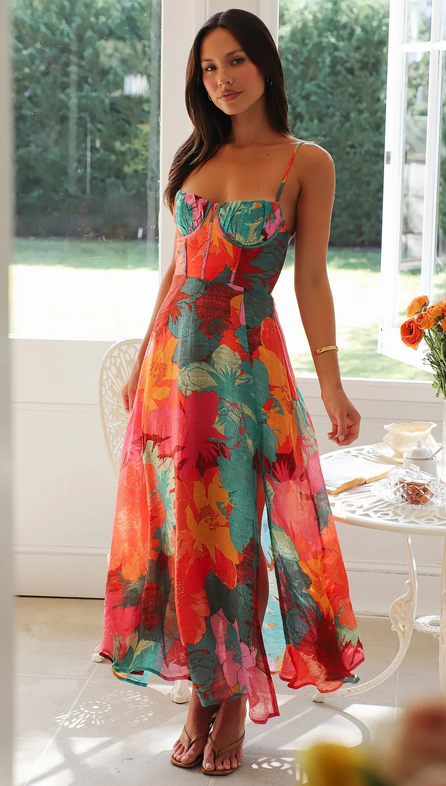 Robe longue d'été pour femmes | Look d'été | Détails floraux sur les bretelles