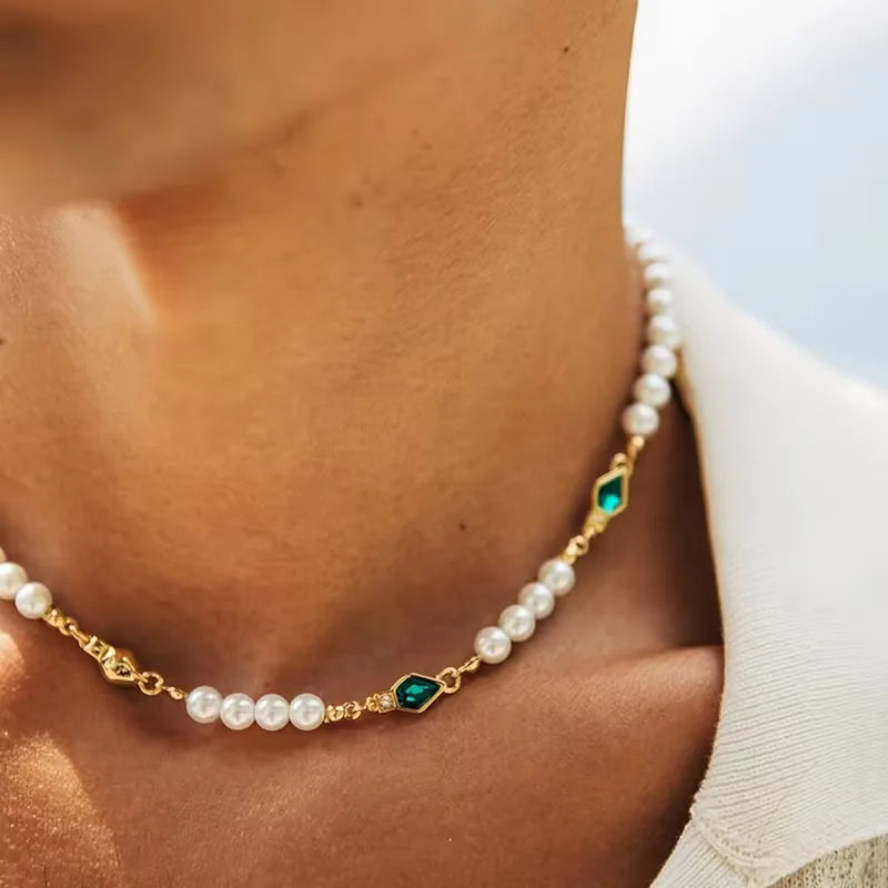 Collier Femme à Pendentif Élégant