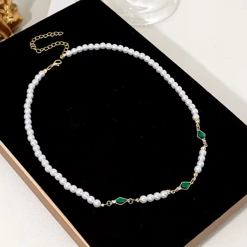 Collier Femme à Pendentif Élégant