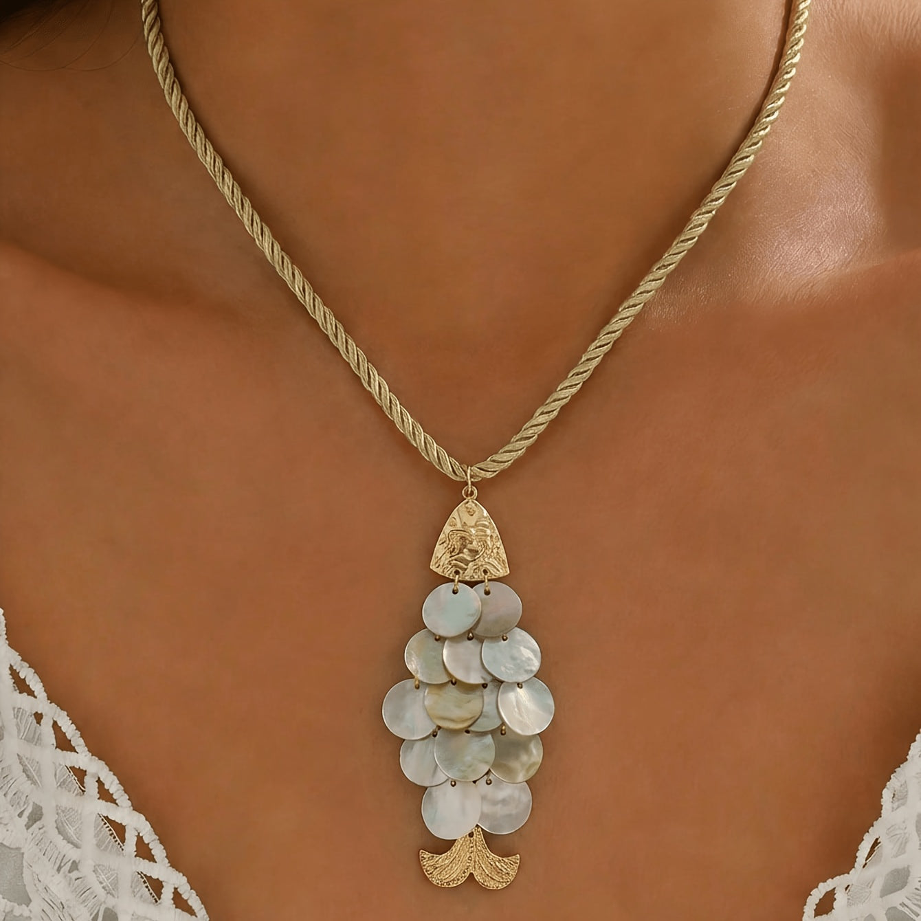 Collier Femme Disque Coquillage avec Pompon