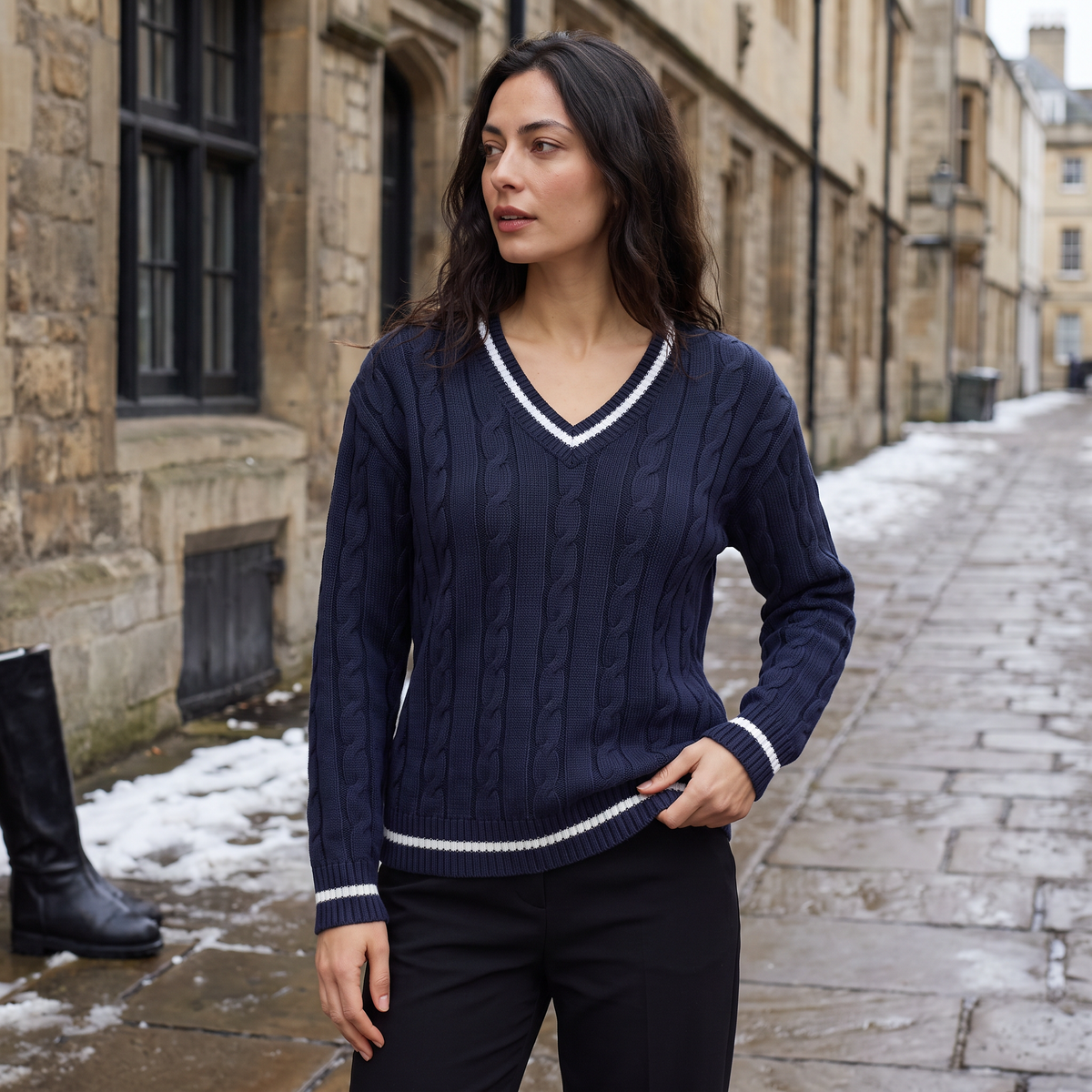 Pull Torsadé Col V Bandes Contrastées Femme