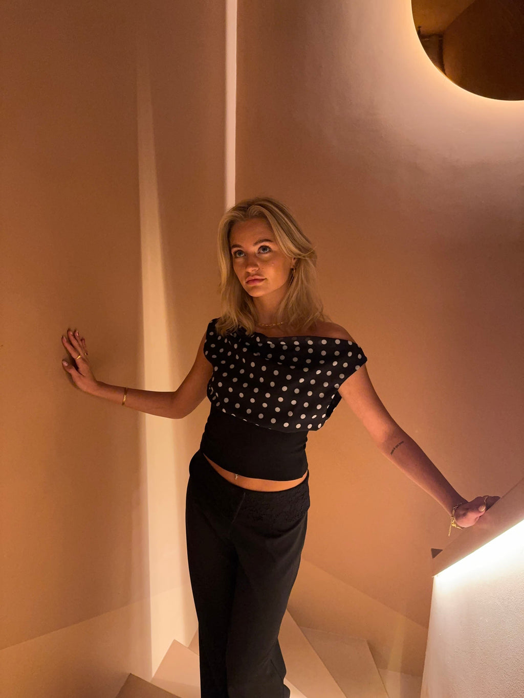 Top à Pointillés Femme | Léger & Stylé | Coupe Flatteuse avec Motif à Pois pour Tenues Décontractées ou Chic