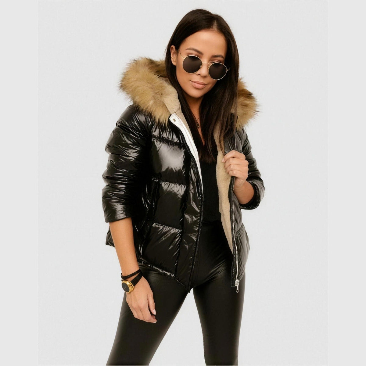 Doudoune Femme Brillante Capuche Fourrée – Élégance & Chaleur