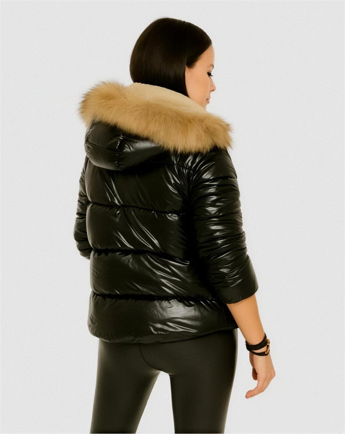 Doudoune Femme Brillante Capuche Fourrée – Élégance & Chaleur