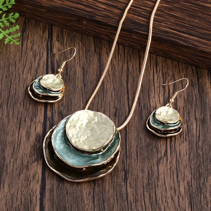 Collier Femme à Pendentif Élégant Tressée
