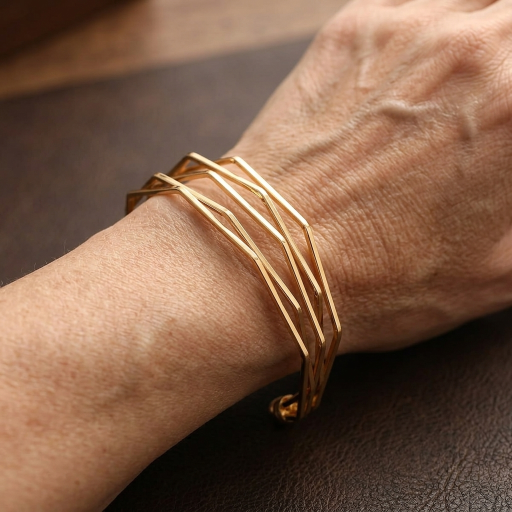 Bracelet Jonc Femme en Forme de A